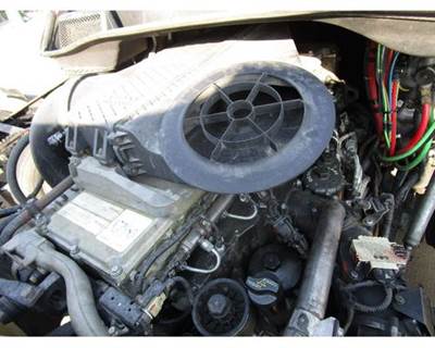 Freightliner Cascadia Air Cleaner / Air Filter Housing for a Freightliner CASCADIA 125