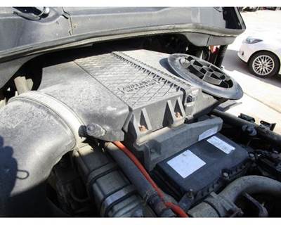 Freightliner Cascadia Air Cleaner / Air Filter Housing for a Freightliner CASCADIA 125