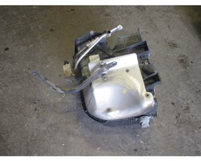 Freightliner Cascadia Air Cleaner / Air Filter Housing