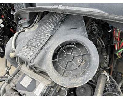 Freightliner Cascadia Air Cleaner / Air Filter Housing for a Freightliner CASCADIA 125