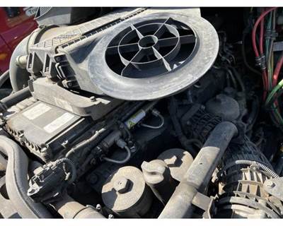 Freightliner Cascadia Air Cleaner / Air Filter Housing for a Freightliner CASCADIA 125