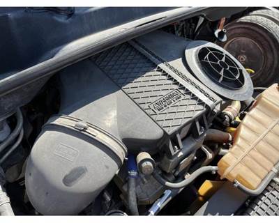 Freightliner Cascadia Air Cleaner / Air Filter Housing for a Freightliner CASCADIA 113BBC