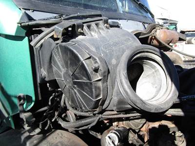 Freightliner Century Class Air Cleaner / Air Filter Housing for a Freightliner CENTURY CLASS 12