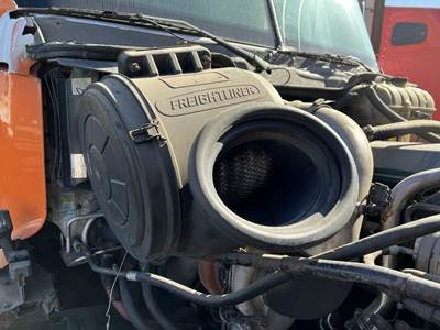 Freightliner Century Class Air Cleaner / Air Filter Housing for a Freightliner ST120