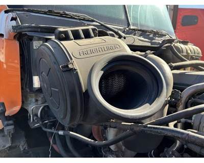Freightliner Century Class Air Cleaner / Air Filter Housing for a Freightliner ST120