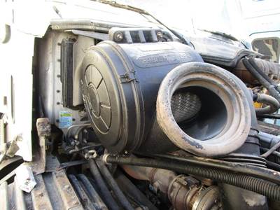 Freightliner Columbia Air Cleaner / Air Filter Housing for a Freightliner COLUMBIA 120