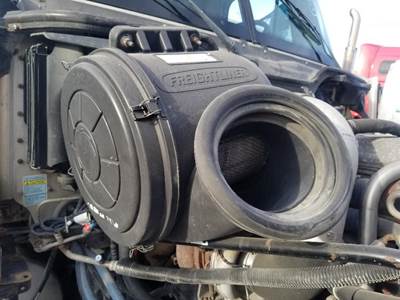 Freightliner Columbia Air Cleaner / Air Filter Housing for a Freightliner COLUMBIA 120
