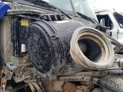 Freightliner Columbia Air Cleaner / Air Filter Housing for a Freightliner COLUMBIA 120
