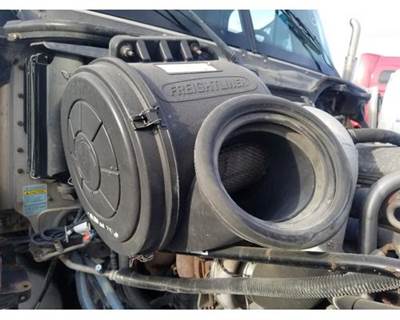 Freightliner Columbia Air Cleaner / Air Filter Housing for a Freightliner COLUMBIA 120