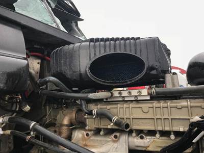 Freightliner Coronado Air Cleaner / Air Filter Housing for a Freightliner CORONADO 12