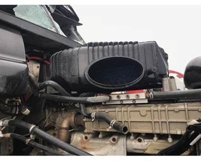 Freightliner Coronado Air Cleaner / Air Filter Housing for a Freightliner CORONADO 12