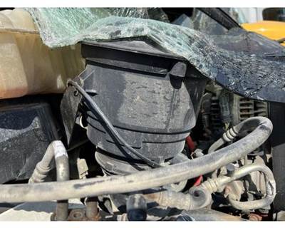 Freightliner M2 106 Air Cleaner / Air Filter Housing