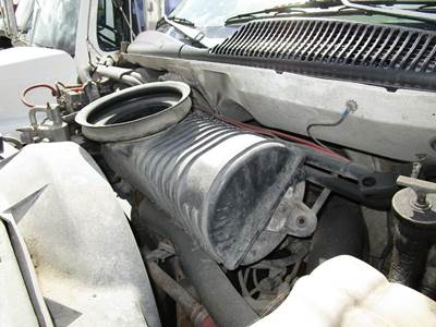 GMC C7500 Air Cleaner / Air Filter Housing