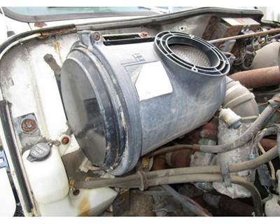 International 4700 Air Cleaner / Air Filter Housing