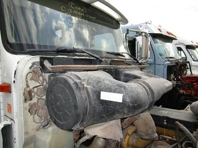 International 9400i Air Cleaner / Air Filter Housing