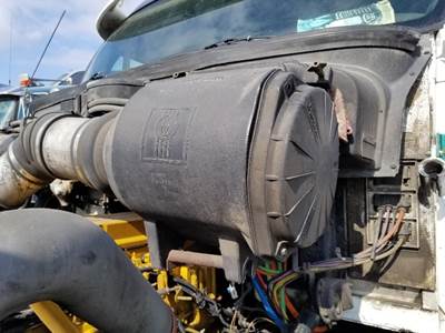 Kenworth T2000 Air Cleaner / Air Filter Housing