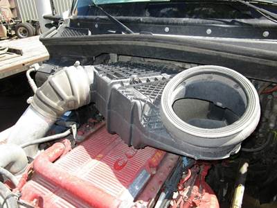 Kenworth T680 Air Cleaner / Air Filter Housing for a Kenworth T700