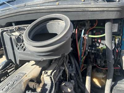 Kenworth T680 Air Cleaner / Air Filter Housing