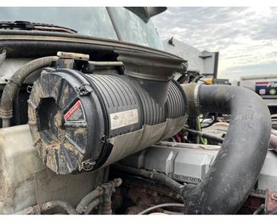 Mack Pinnacle CXU613 Air Cleaner / Air Filter Housing for a Mack CXU613