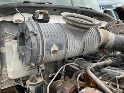 Mack Vision CXN613 Air Cleaner / Air Filter Housing for a Mack CXN613