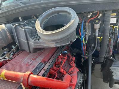 Peterbilt 579 Air Cleaner / Air Filter Housing