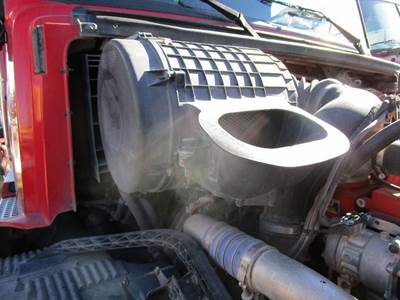 Volvo VNL Air Cleaner / Air Filter Housing