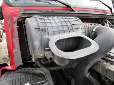 Volvo VNL Air Cleaner / Air Filter Housing