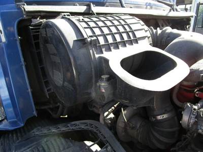 Volvo VNL Air Cleaner / Air Filter Housing