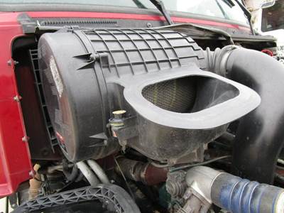 Volvo VNL Air Cleaner / Air Filter Housing