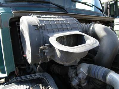 Volvo VNL Air Cleaner / Air Filter Housing