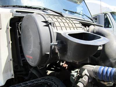 Volvo VNL Air Cleaner / Air Filter Housing