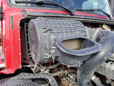Volvo VNL Air Cleaner / Air Filter Housing