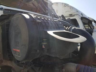 Volvo VNL Air Cleaner / Air Filter Housing