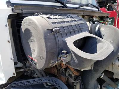 Volvo VNL Air Cleaner / Air Filter Housing