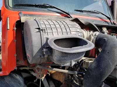 Volvo VNL Air Cleaner / Air Filter Housing