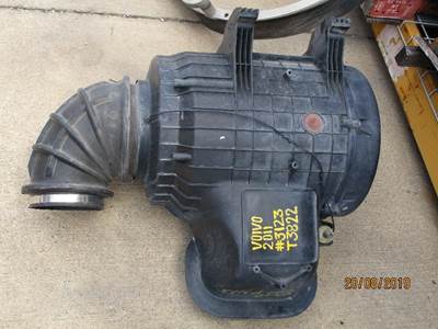 Volvo VNL Air Cleaner / Air Filter Housing