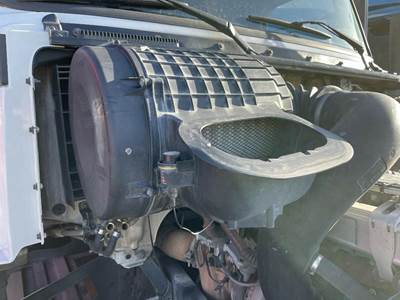 Volvo VNL Air Cleaner / Air Filter Housing