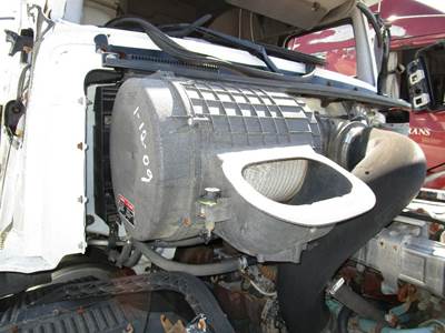 Volvo VNL Air Cleaner / Air Filter Housing