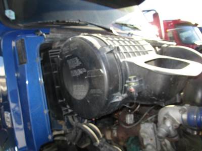 Volvo VNL Air Cleaner / Air Filter Housing