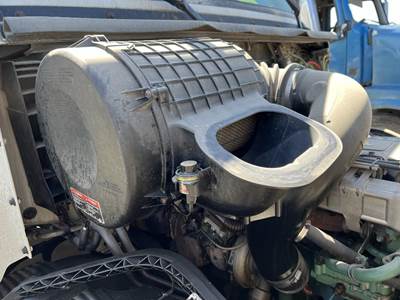 Volvo VNL Air Cleaner / Air Filter Housing