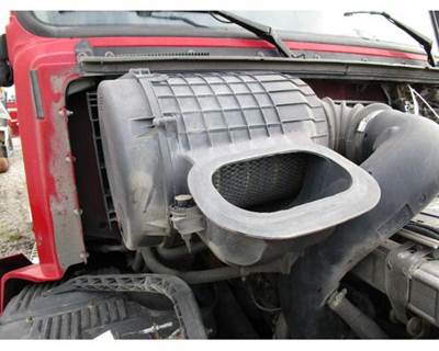 Volvo VNL Air Cleaner / Air Filter Housing