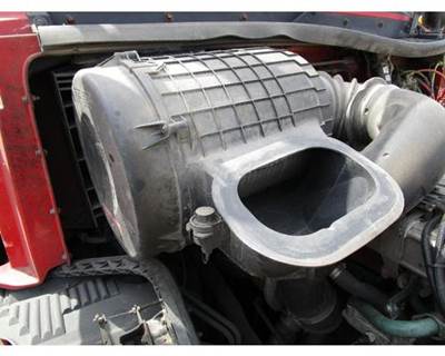 Volvo VNL Air Cleaner / Air Filter Housing