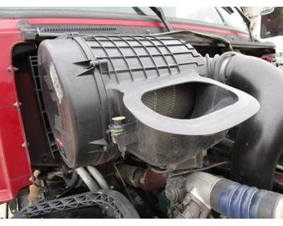 Volvo VNL Air Cleaner / Air Filter Housing