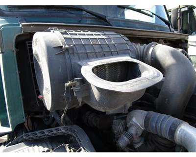 Volvo VNL Air Cleaner / Air Filter Housing