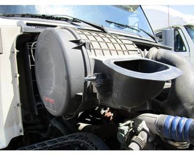 Volvo VNL Air Cleaner / Air Filter Housing