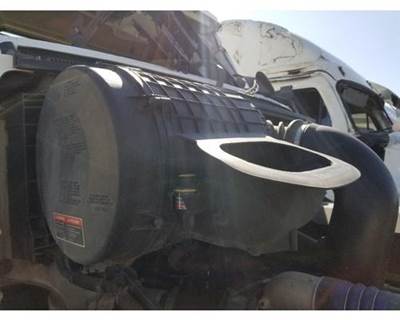 Volvo VNL Air Cleaner / Air Filter Housing