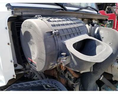 Volvo VNL Air Cleaner / Air Filter Housing
