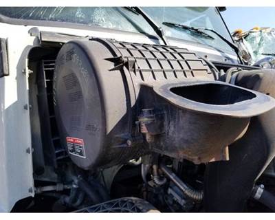 Volvo VNL Air Cleaner / Air Filter Housing
