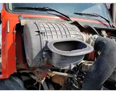 Volvo VNL Air Cleaner / Air Filter Housing