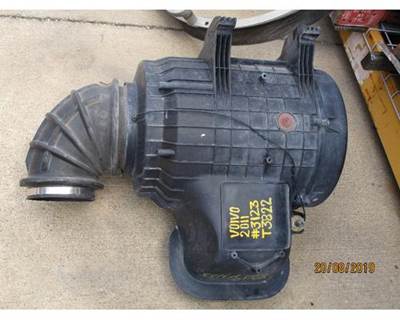 Volvo VNL Air Cleaner / Air Filter Housing